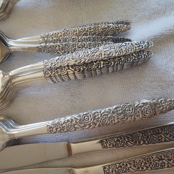Flowered / rose pattern Silver plated flatware - Picture 2 of 5
